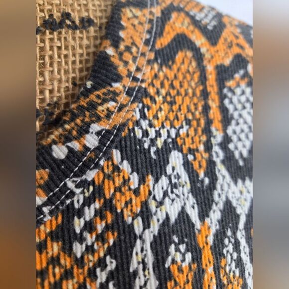 Chaser Ribbed Tee w Double Snakeskin Print Sz S NEW - Picture 6 of 9